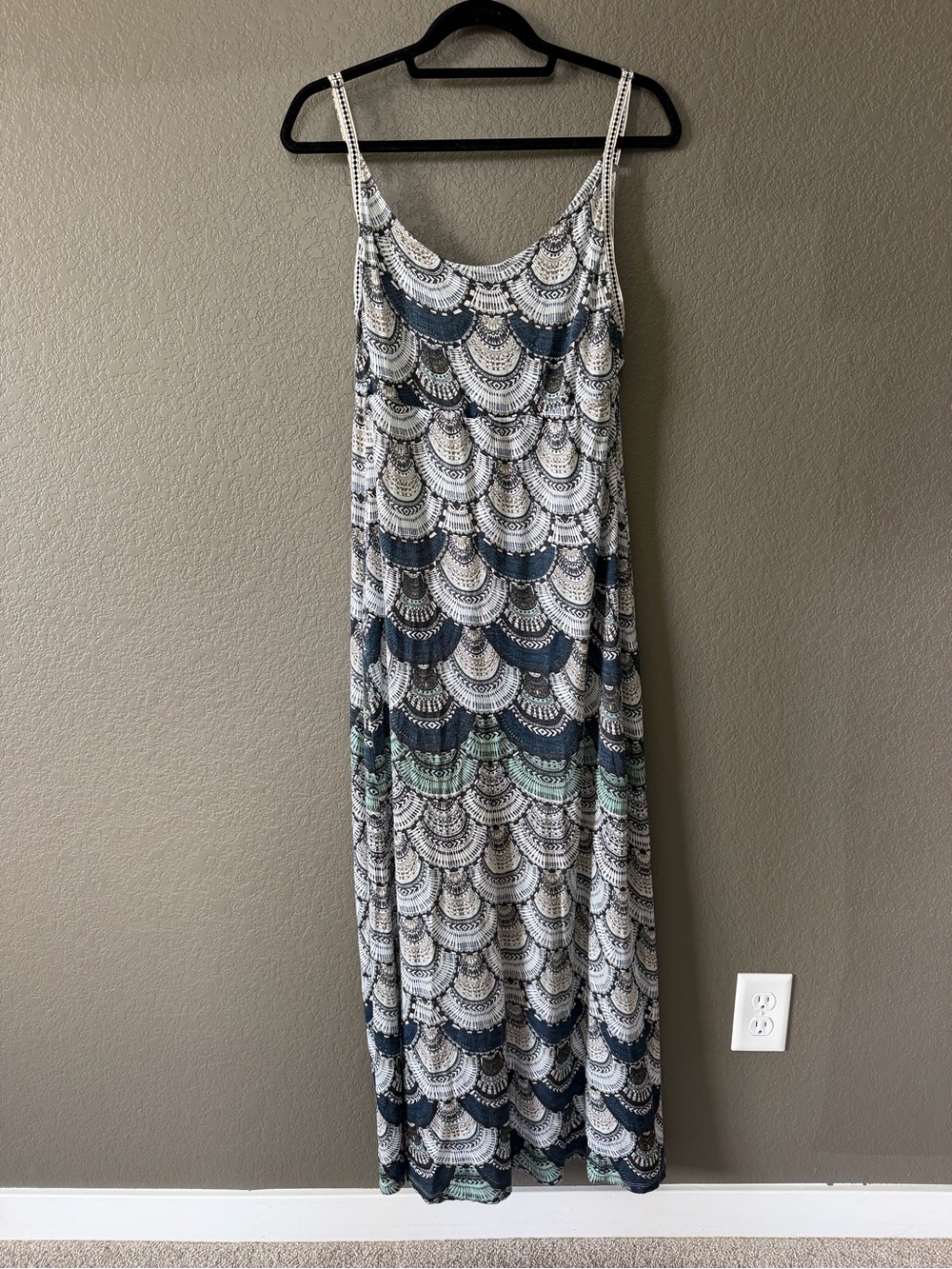 Element Sleeveless Maxi Dress in Navy, White & Mint Scallop Print